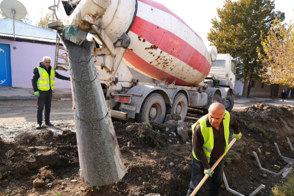 Naxçıvan şəhərində daxili avtomobil yollarının əsaslı təmirinə başlanılıb<font color=red> - FOTOLAR</font>