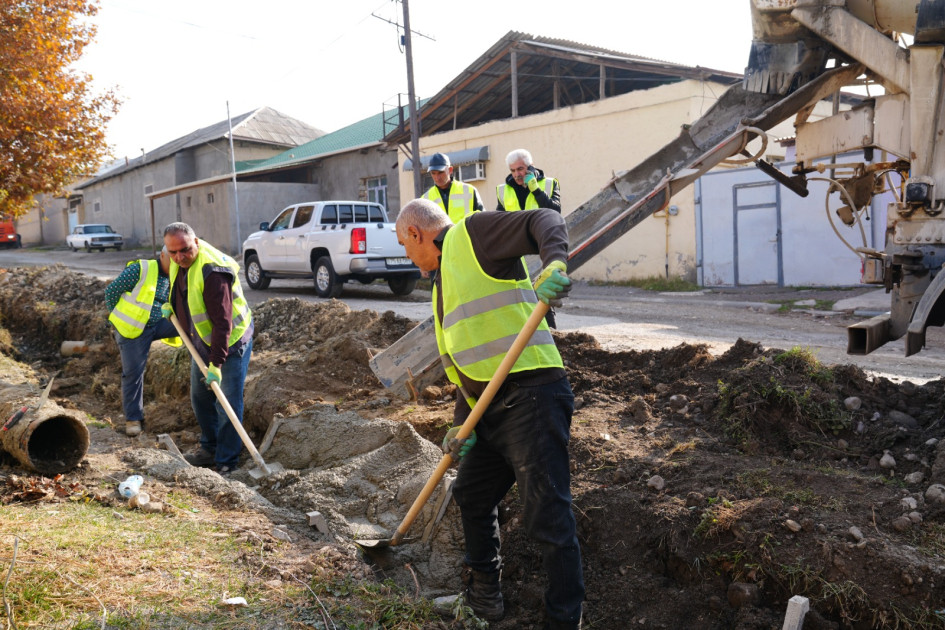 Naxçıvan şəhərində daxili avtomobil yollarının əsaslı təmirinə başlanılıb<font color=red> - FOTOLAR</font>