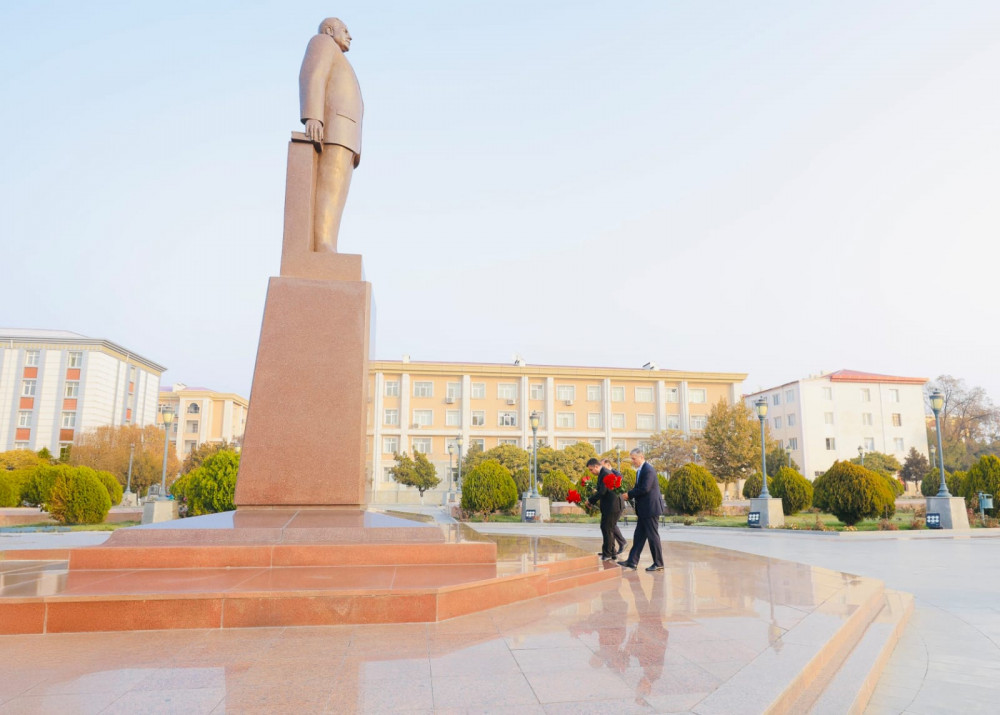 Ümummilli Lider Heydər Əliyevin abidəsi ziyarət edilib<font color=red> - FOTOLAR</font>