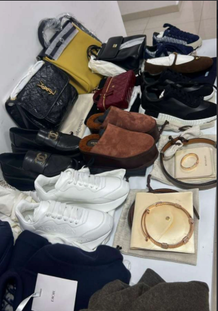 Azərbaycan gömrükçüləri 276 min manatlıq brend malların ölkəyə qanunsuz keçirilməsinin qarşısını alıb<font color=red> - FOTOLAR</font>