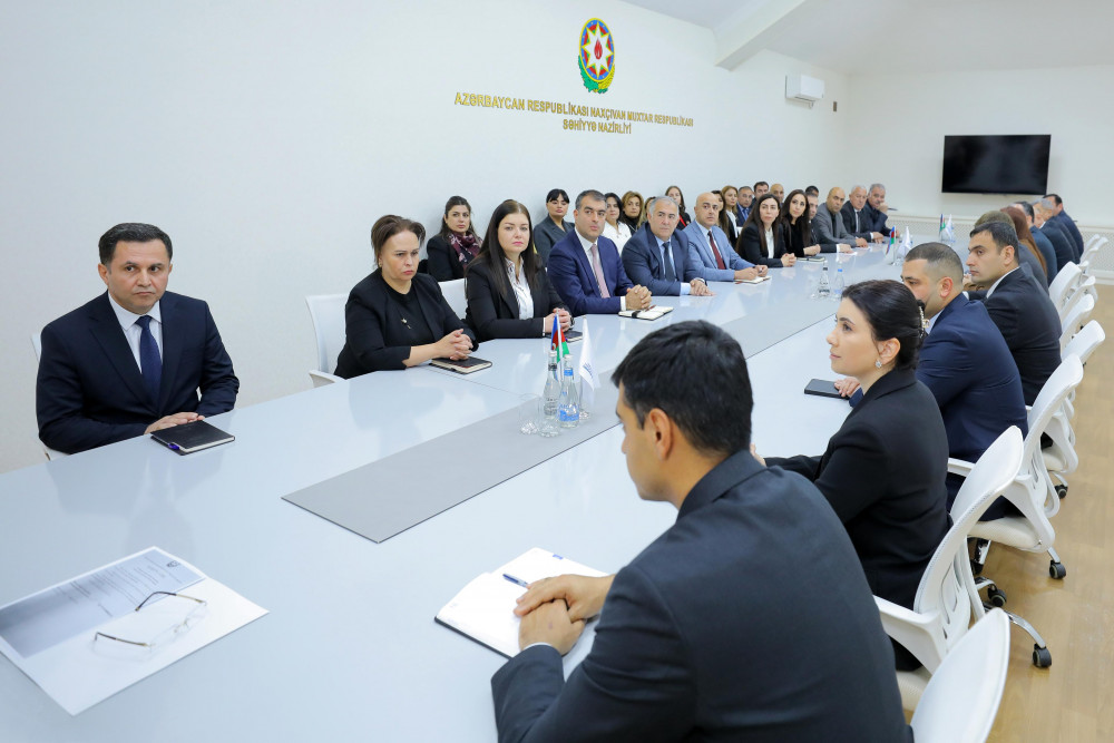 Naxçıvanda yeni təyin olunmuş səhiyyə nazirinin müavini kollektivə təqdim edilib<font color=red> - FOTOLAR</font>