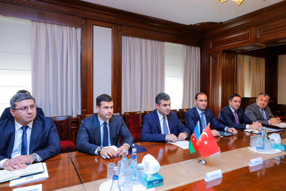 Səlahiyyətli nümayəndə 2-ci Azərbaycan-Türkiyə regional iqtisadi forumunun iştirakçıları ilə görüşüb<font color=red> - FOTOLAR</font>