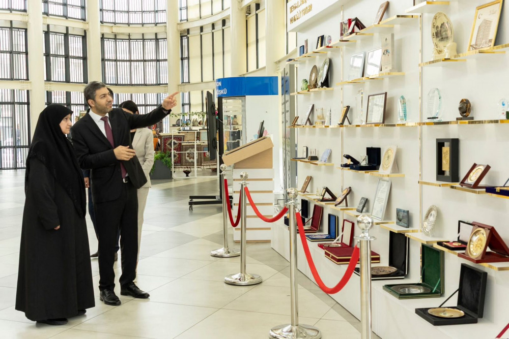 İraqın rabitə naziri “ASAN xidmət”də<font color=red> - FOTOLAR</font>