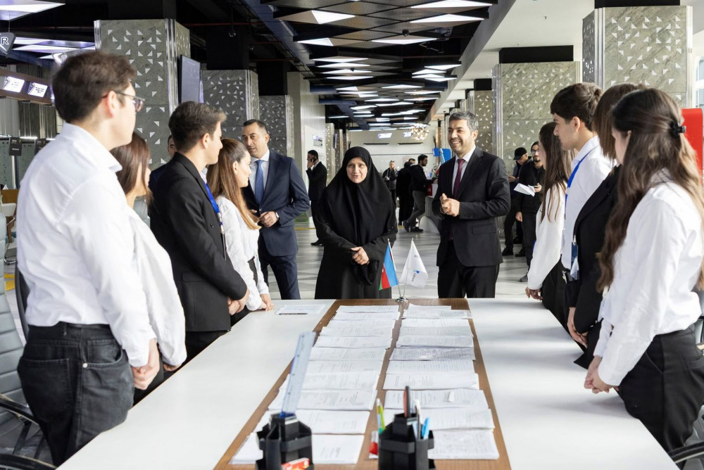 İraqın rabitə naziri “ASAN xidmət”də<font color=red> - FOTOLAR</font>