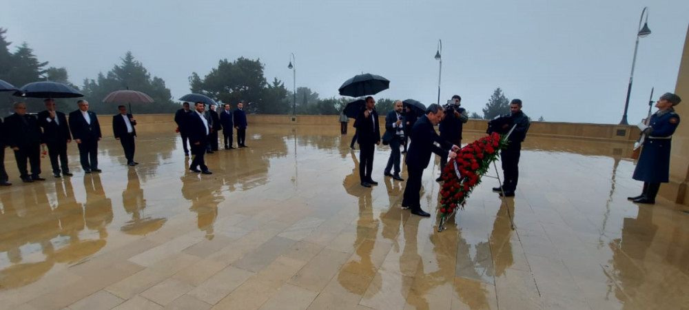 İranın xarici işlər naziri Bakıda şəhidlərin xatirəsini anıb<font color=red> - FOTOLAR</font>