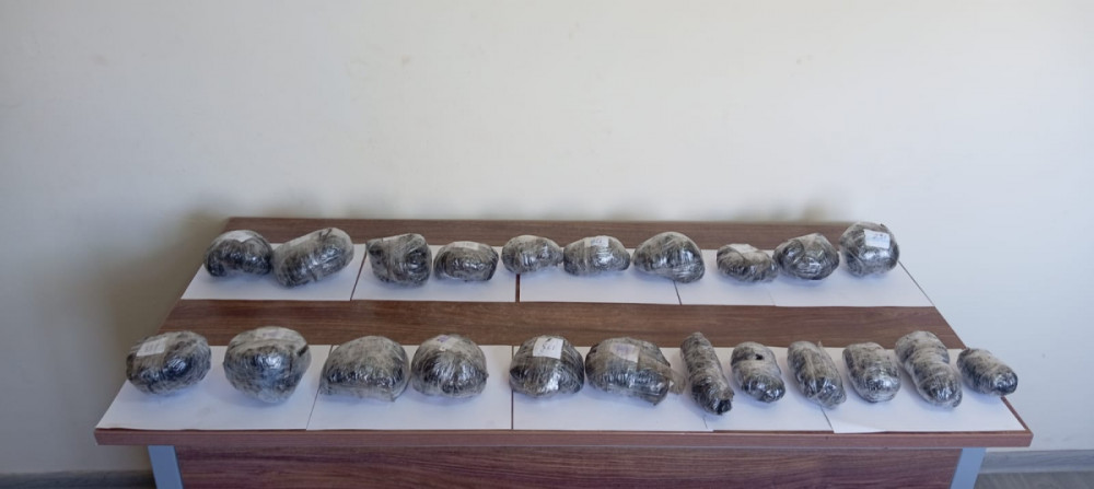 İrandan Azərbaycana narkotik vasitə keçirməyə cəhd göstərən şəxslər saxlanılıb<font color=red> - FOTOLAR</font>