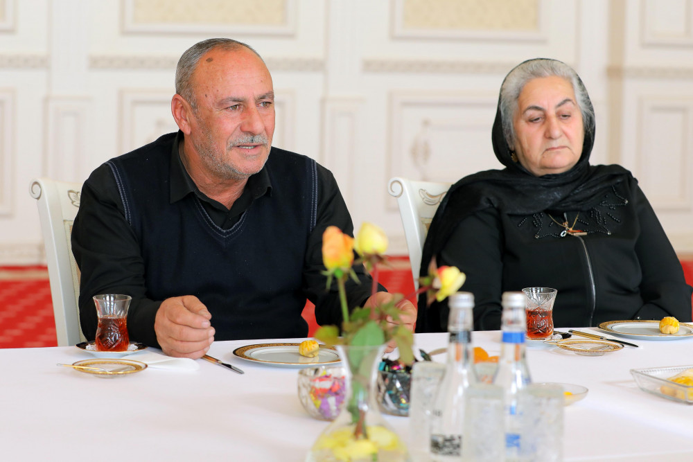 Səlahiyyətli nümayəndə şəhid ailələri üzvləri və qazilərlə görüşüb<font color=red> - FOTOLAR</font>