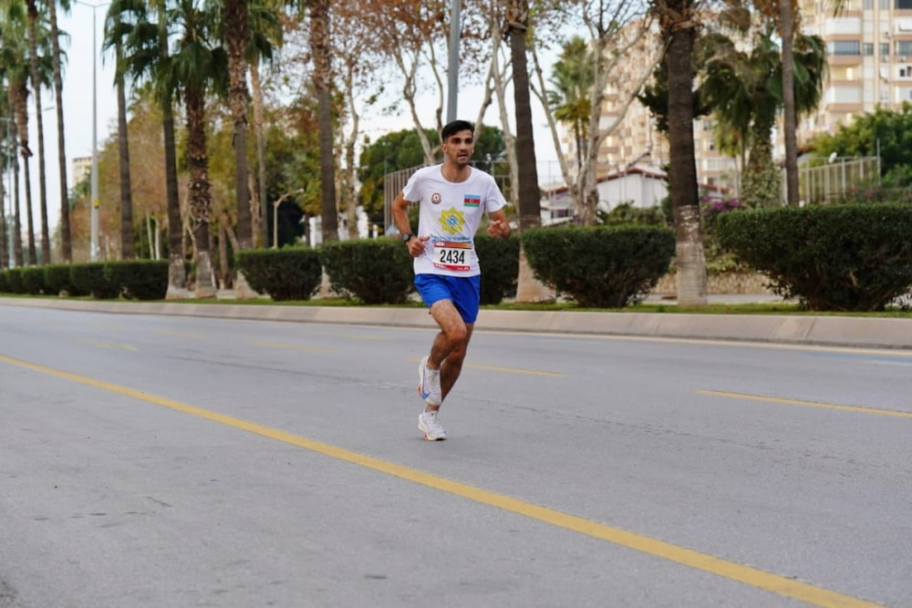 Əmrah Nağıyev Mersin Marafonunun mükafatçıları sırasında <font color=red> - FOTOLAR</font>