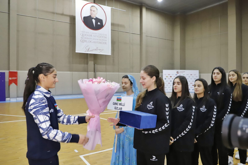 Naxçıvanda Voleybol üzrə "Suverenlik Kuboku"  uğrunda birinciliyə start verilib<font color=red> - FOTOLAR</font>