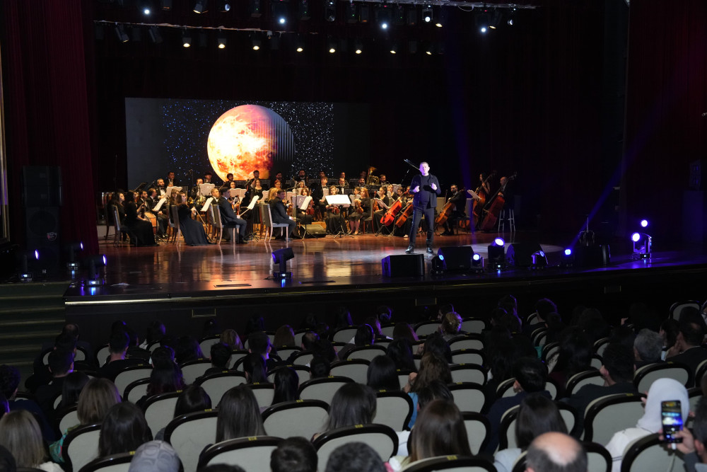 Elm və musiqi eyni səhnədə: NDU-nun dəvəti ilə Umut Yıldız Naxçıvanda<font color=red> - FOTOLAR</font>