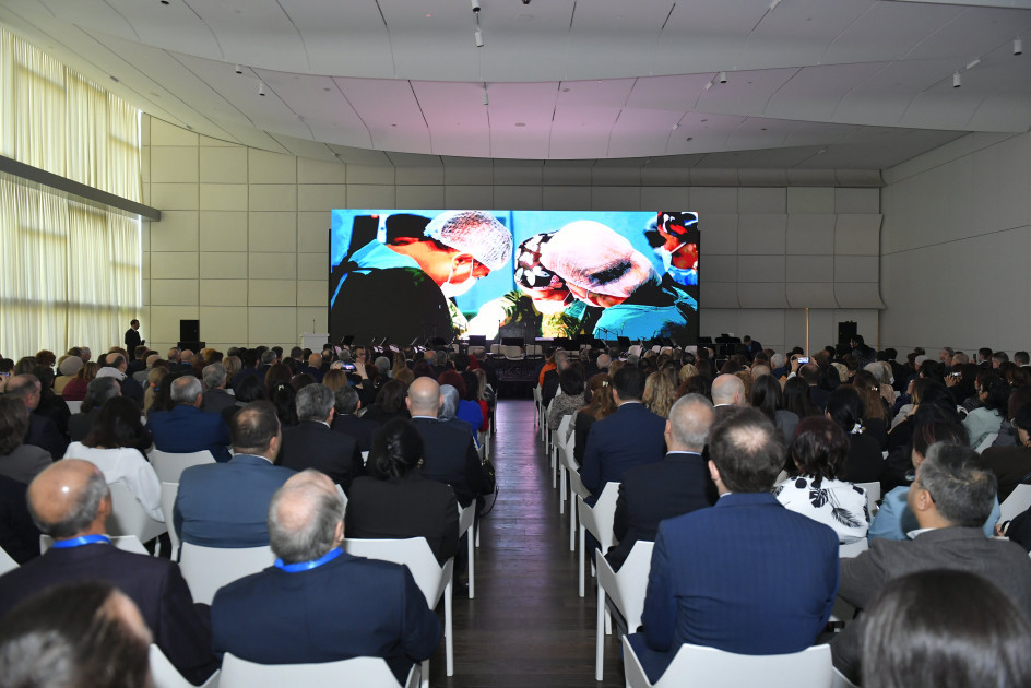 Həkimləri Təkmilləşdirmə İnstitutunun 90 illik yubileyinə həsr olunmuş beynəlxalq elmi-praktik konqres işə başlayıb<font color=red> - FOTOLAR</font>