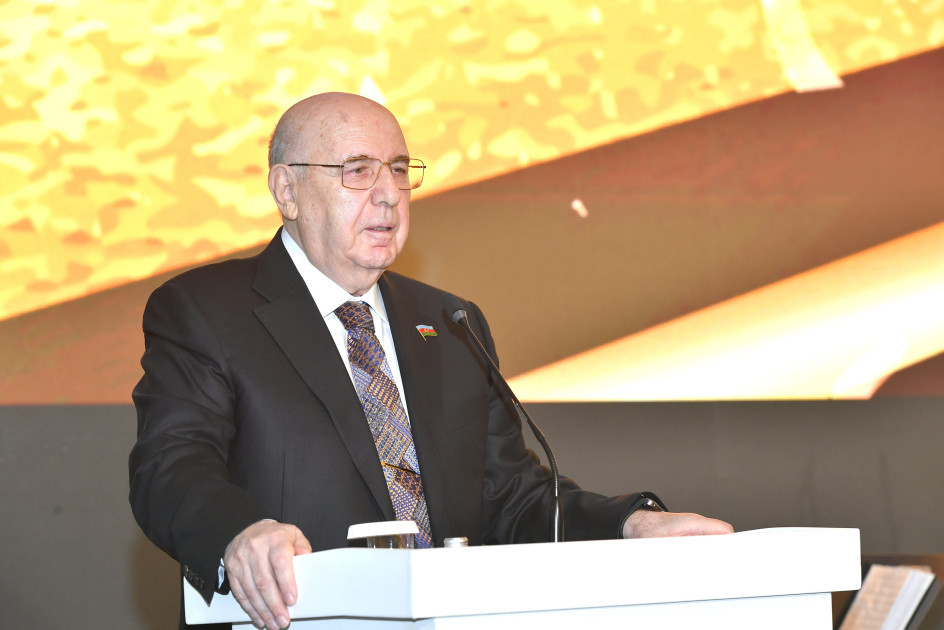 Həkimləri Təkmilləşdirmə İnstitutunun 90 illik yubileyinə həsr olunmuş beynəlxalq elmi-praktik konqres işə başlayıb<font color=red> - FOTOLAR</font>