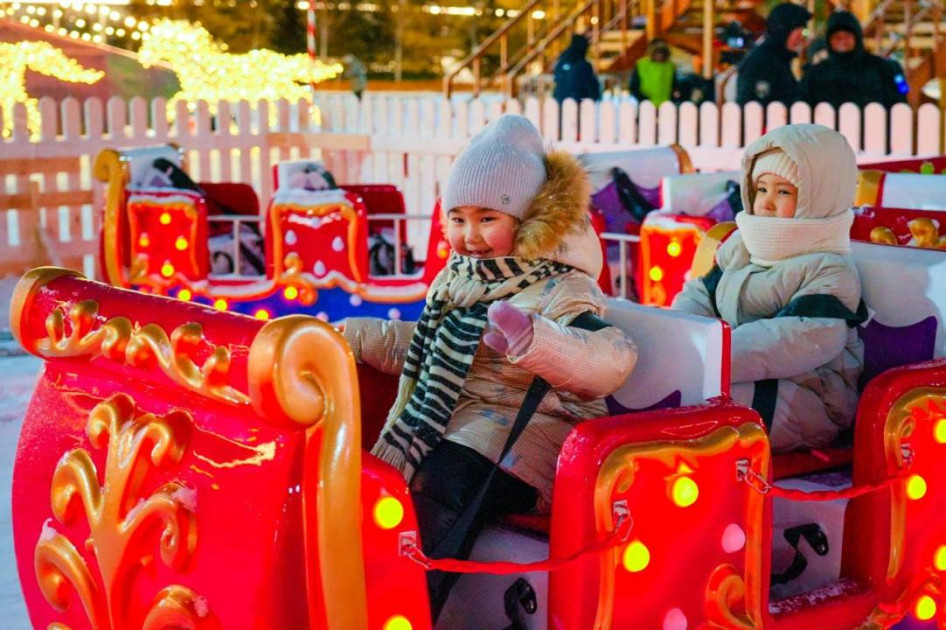 Astanada eyni vaxtda 40-dan çox Yeni il yolkası işıqlandırılıb<font color=red> - FOTOLAR</font>