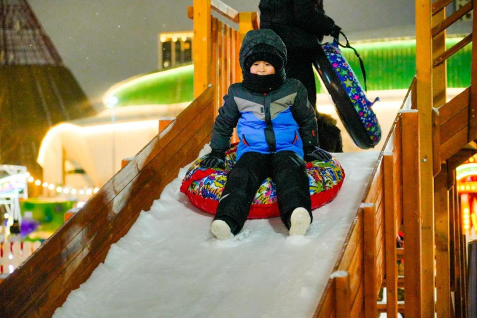 Astanada eyni vaxtda 40-dan çox Yeni il yolkası işıqlandırılıb<font color=red> - FOTOLAR</font>