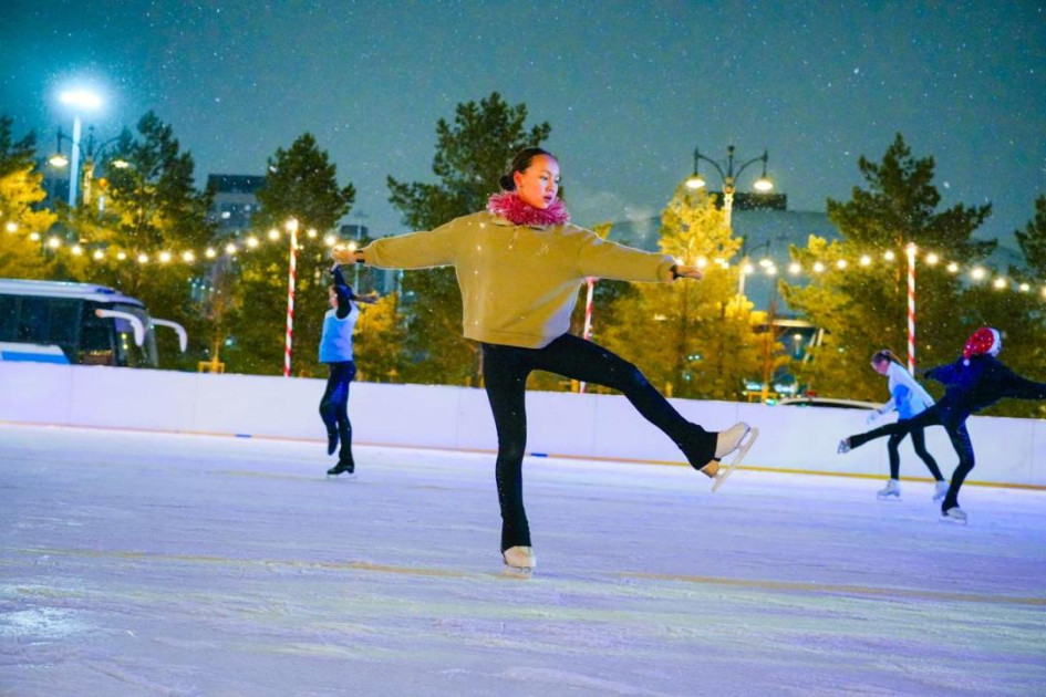 Astanada eyni vaxtda 40-dan çox Yeni il yolkası işıqlandırılıb<font color=red> - FOTOLAR</font>
