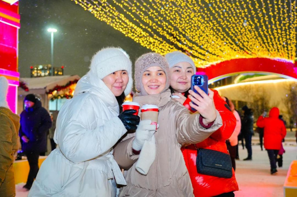 Astanada eyni vaxtda 40-dan çox Yeni il yolkası işıqlandırılıb<font color=red> - FOTOLAR</font>