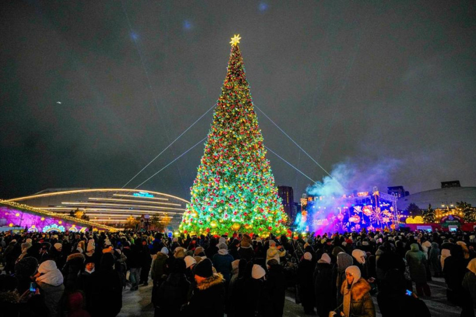 Astanada eyni vaxtda 40-dan çox Yeni il yolkası işıqlandırılıb<font color=red> - FOTOLAR</font>