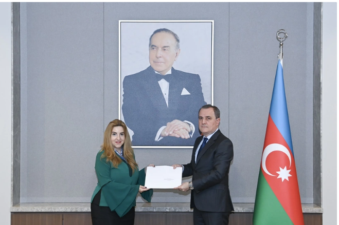 Yunanıstanın yeni səfiri etimadnaməsinin surətini Ceyhun Bayramova təqdim edib<font color=red> - FOTOLAR</font>