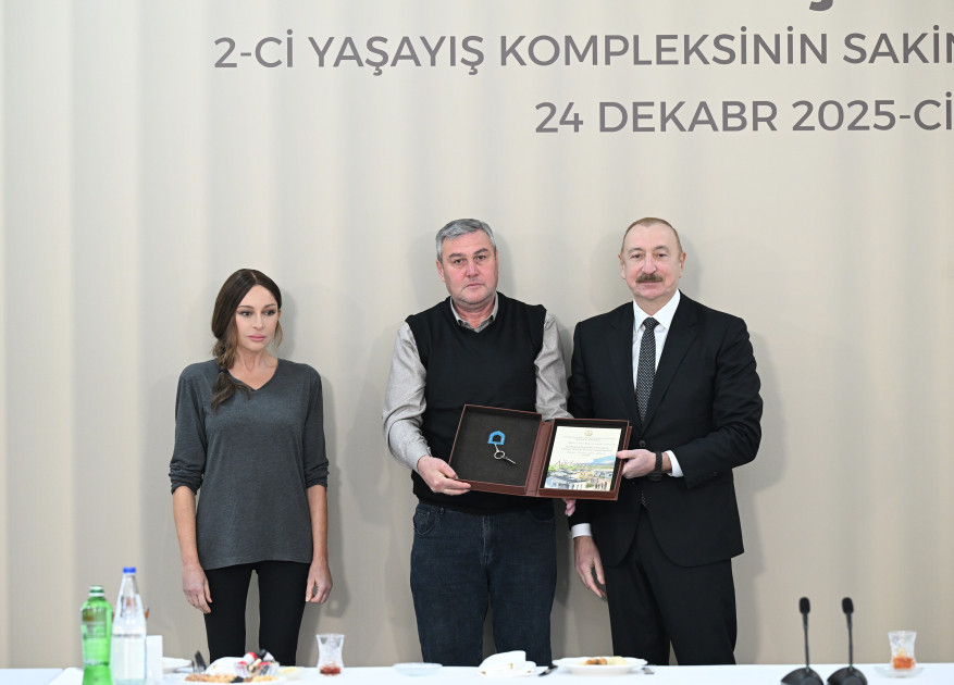 Prezident İlham Əliyev Ağdamda 2-ci yaşayış kompleksinin açılışında iştirak edib və buraya köçən sakinlərlə görüşüb<font color='red'> - YENİLƏNİB</font><font color=red> - FOTOLAR</font>