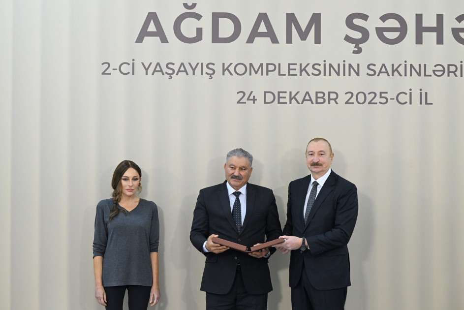 Prezident İlham Əliyev Ağdamda 2-ci yaşayış kompleksinin açılışında iştirak edib və buraya köçən sakinlərlə görüşüb<font color='red'> - YENİLƏNİB</font><font color=red> - FOTOLAR</font>