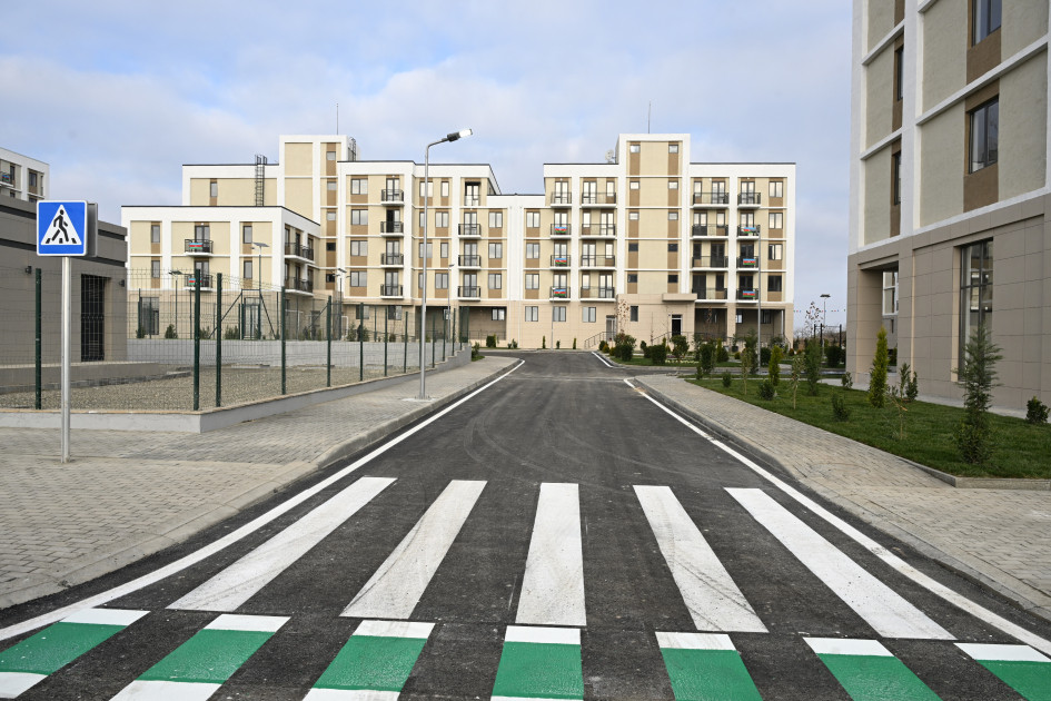 Prezident İlham Əliyev Ağdamda 2-ci yaşayış kompleksinin açılışında iştirak edib və buraya köçən sakinlərlə görüşüb<font color='red'> - YENİLƏNİB</font><font color=red> - FOTOLAR</font>