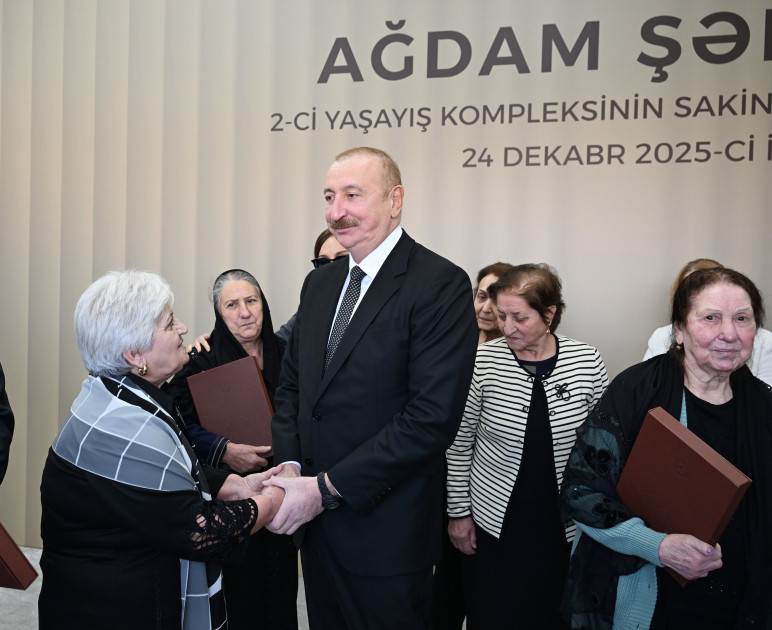 Prezident İlham Əliyev Ağdamda 2-ci yaşayış kompleksinin açılışında iştirak edib və buraya köçən sakinlərlə görüşüb<font color='red'> - YENİLƏNİB</font><font color=red> - FOTOLAR</font>