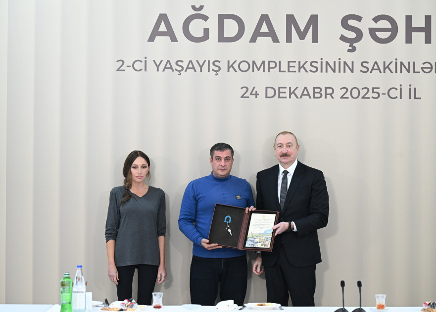 Prezident İlham Əliyev Ağdamda 2-ci yaşayış kompleksinin açılışında iştirak edib və buraya köçən sakinlərlə görüşüb<font color='red'> - YENİLƏNİB</font><font color=red> - FOTOLAR</font>