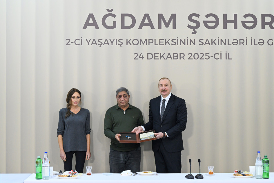 Prezident İlham Əliyev Ağdamda 2-ci yaşayış kompleksinin açılışında iştirak edib və buraya köçən sakinlərlə görüşüb<font color='red'> - YENİLƏNİB</font><font color=red> - FOTOLAR</font>