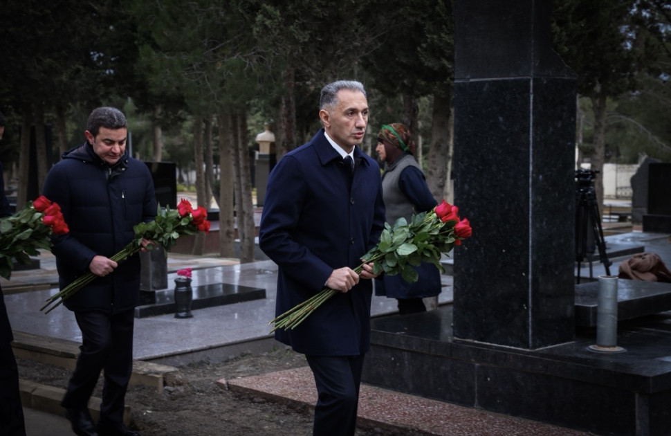 Qəzaya uğrayan AZAL-a məxsus sərnişin təyyarəsinin həlak olan ekipaj üzvlərinin məzarları ziyarət olunub<font color=red> - FOTOLAR</font>