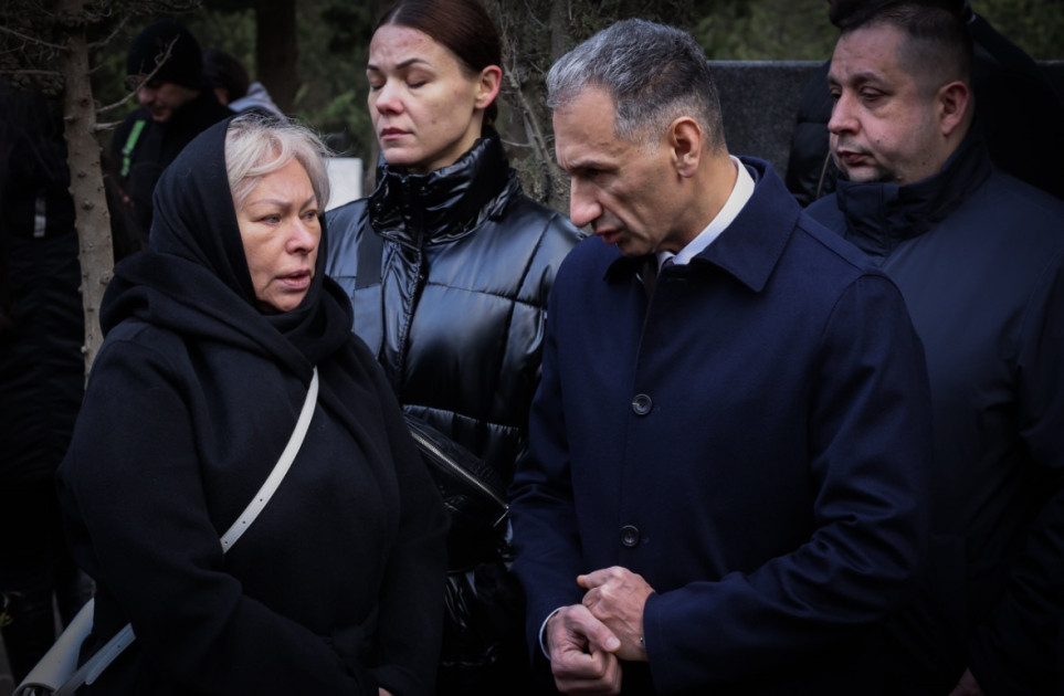 Qəzaya uğrayan AZAL-a məxsus sərnişin təyyarəsinin həlak olan ekipaj üzvlərinin məzarları ziyarət olunub<font color=red> - FOTOLAR</font>