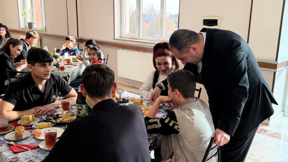 İqtisadiyyat Nazirliyinin nümayəndələri Ordubad şəhər tam orta internat məktəbini ziyarət edib<font color=red> - FOTOLAR</font>