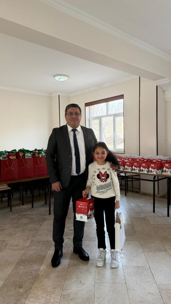 İqtisadiyyat Nazirliyinin nümayəndələri Ordubad şəhər tam orta internat məktəbini ziyarət edib<font color=red> - FOTOLAR</font>