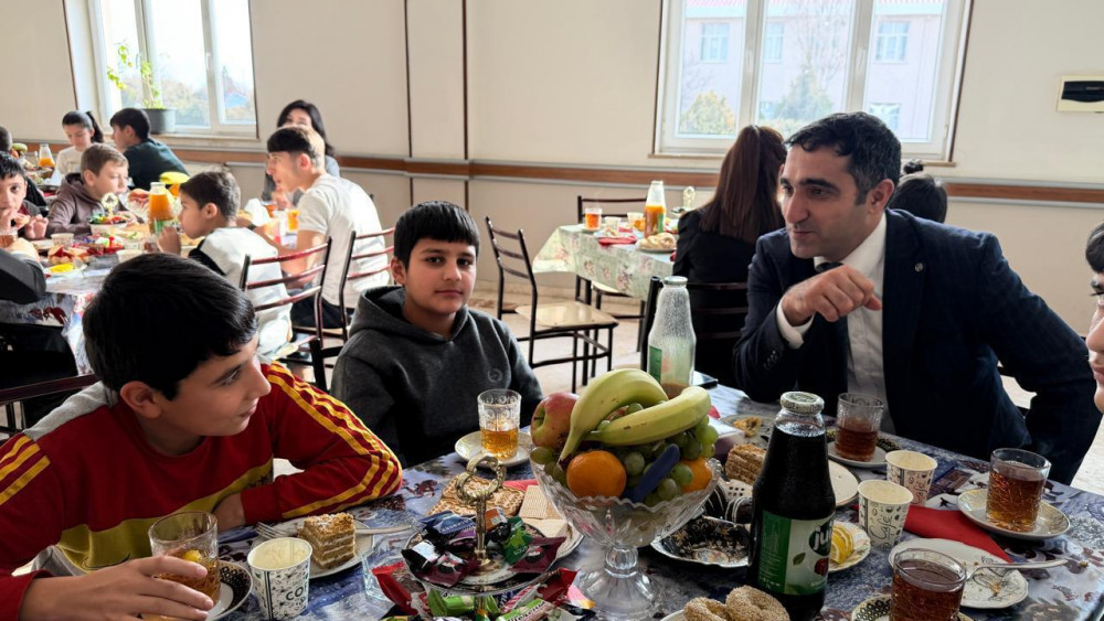 İqtisadiyyat Nazirliyinin nümayəndələri Ordubad şəhər tam orta internat məktəbini ziyarət edib<font color=red> - FOTOLAR</font>