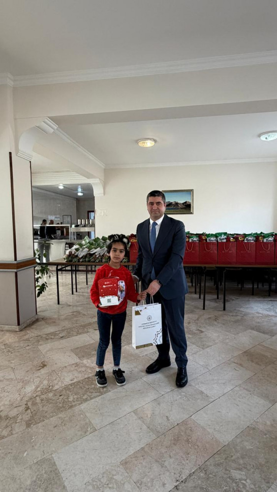 İqtisadiyyat Nazirliyinin nümayəndələri Ordubad şəhər tam orta internat məktəbini ziyarət edib<font color=red> - FOTOLAR</font>