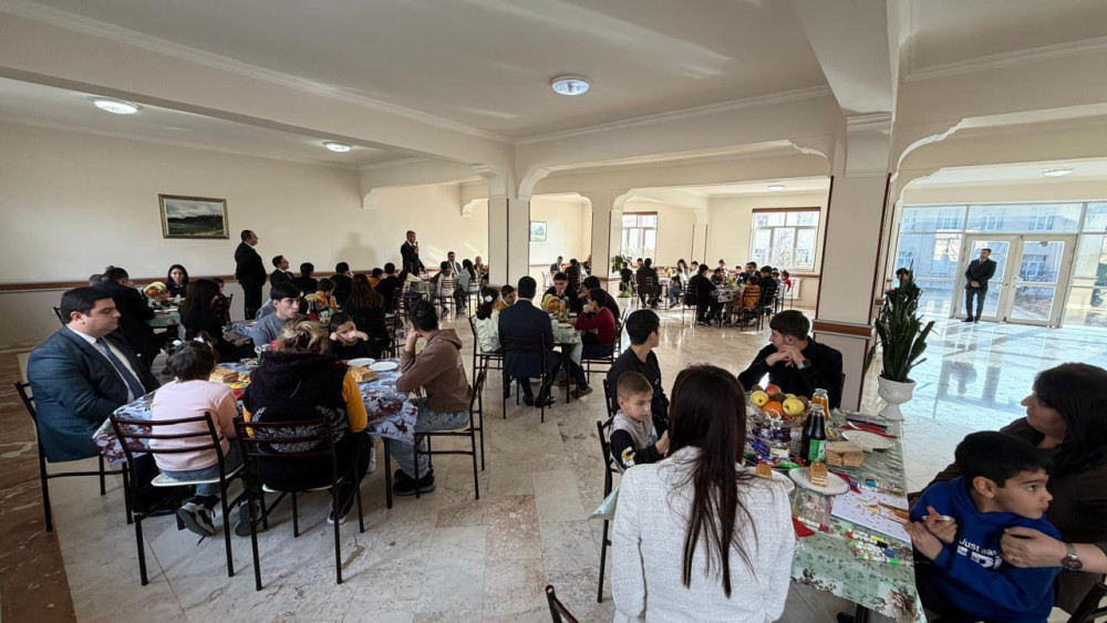 İqtisadiyyat Nazirliyinin nümayəndələri Ordubad şəhər tam orta internat məktəbini ziyarət edib<font color=red> - FOTOLAR</font>