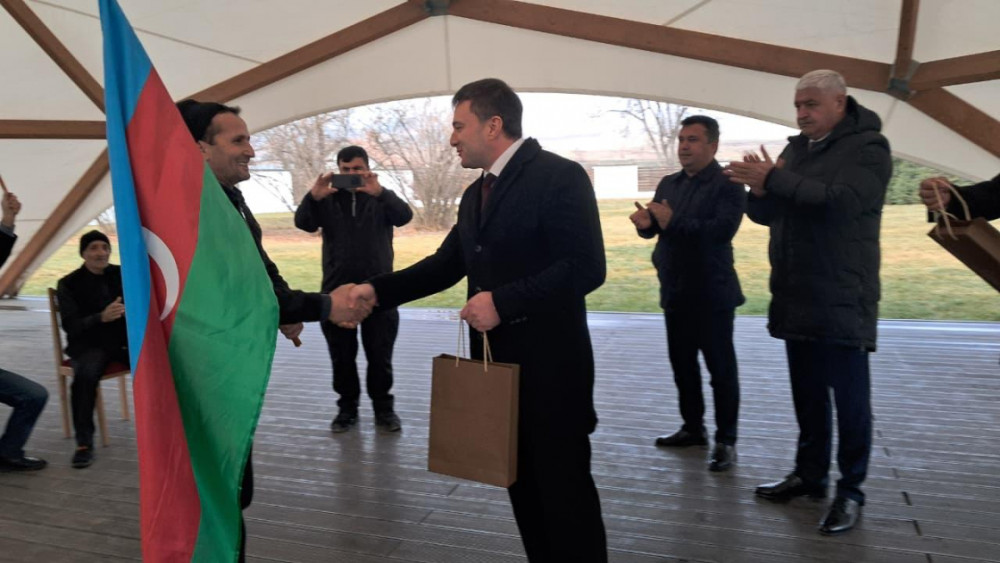 Seyidbəyli kəndinə növbəti köç: Daha 11 ailə doğma yurduna qovuşdu<font color=red> - FOTOLAR</font>