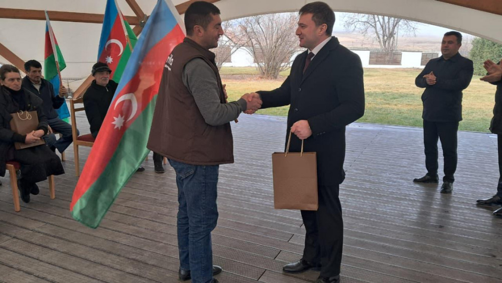 Seyidbəyli kəndinə növbəti köç: Daha 11 ailə doğma yurduna qovuşdu<font color=red> - FOTOLAR</font>