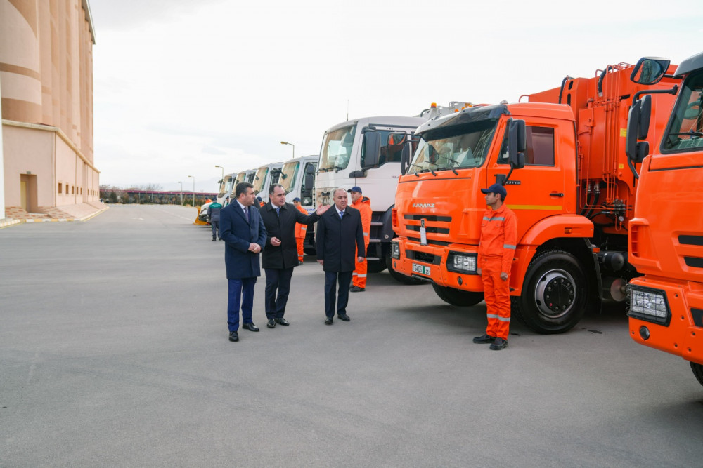 Naxçıvanda icra hakimiyyətlərinə yeni kommunal təyinatlı texnikalar verilib<font color=red> - FOTOLAR</font>