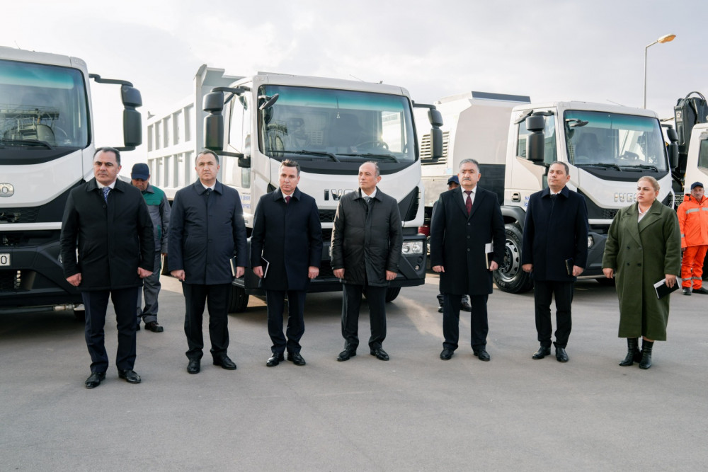 Naxçıvanda icra hakimiyyətlərinə yeni kommunal təyinatlı texnikalar verilib<font color=red> - FOTOLAR</font>