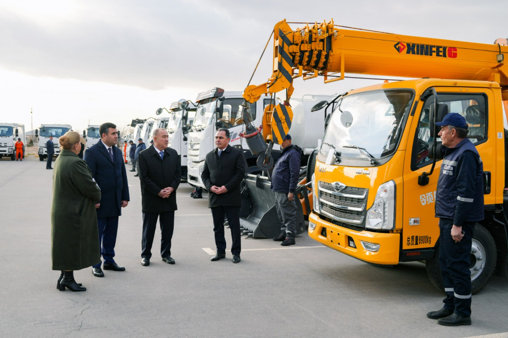 Naxçıvanda icra hakimiyyətlərinə yeni kommunal təyinatlı texnikalar verilib<font color=red> - FOTOLAR</font>