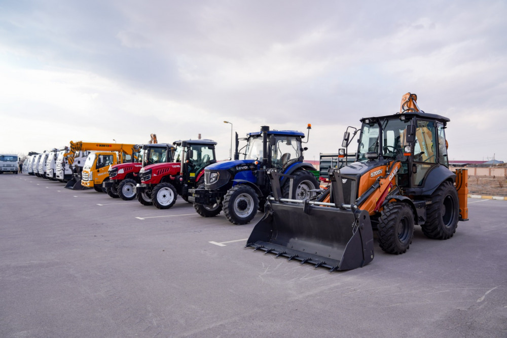 Naxçıvanda icra hakimiyyətlərinə yeni kommunal təyinatlı texnikalar verilib<font color=red> - FOTOLAR</font>