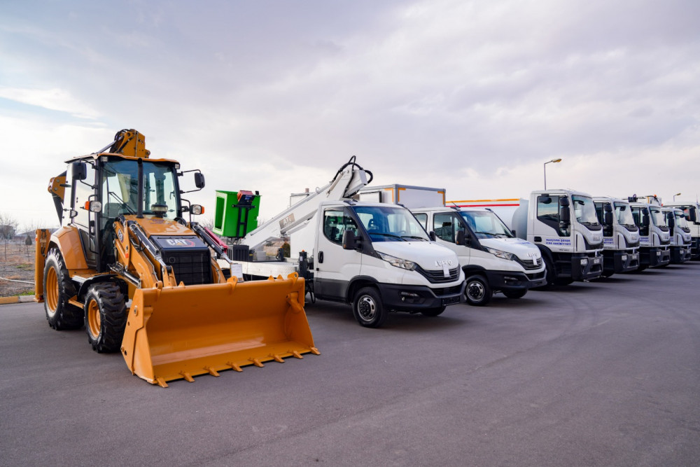 Naxçıvanda icra hakimiyyətlərinə yeni kommunal təyinatlı texnikalar verilib<font color=red> - FOTOLAR</font>