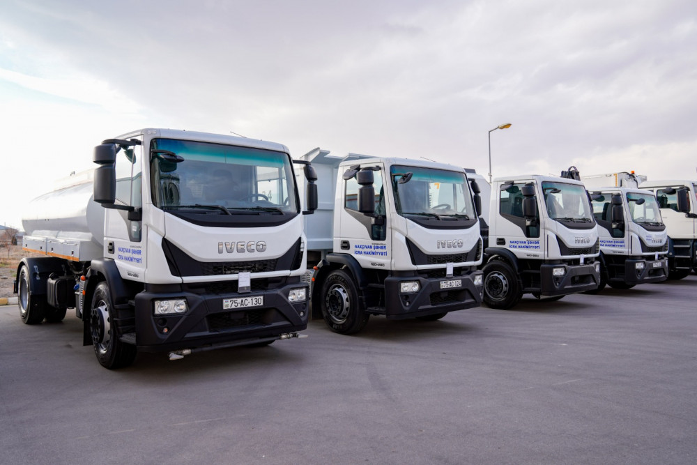 Naxçıvanda icra hakimiyyətlərinə yeni kommunal təyinatlı texnikalar verilib<font color=red> - FOTOLAR</font>