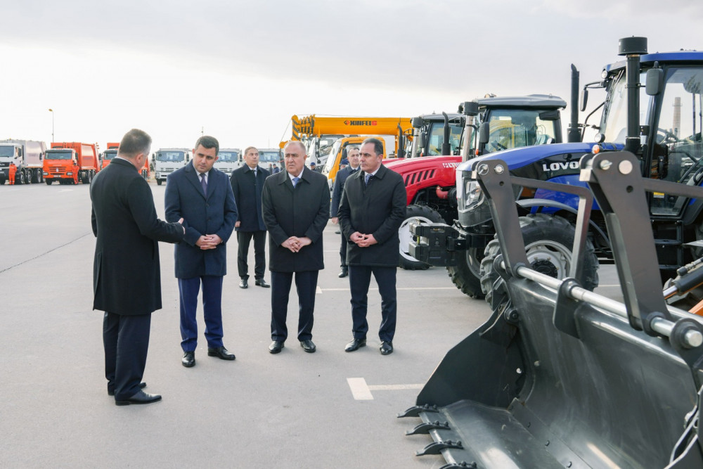 Naxçıvanda icra hakimiyyətlərinə yeni kommunal təyinatlı texnikalar verilib<font color=red> - FOTOLAR</font>