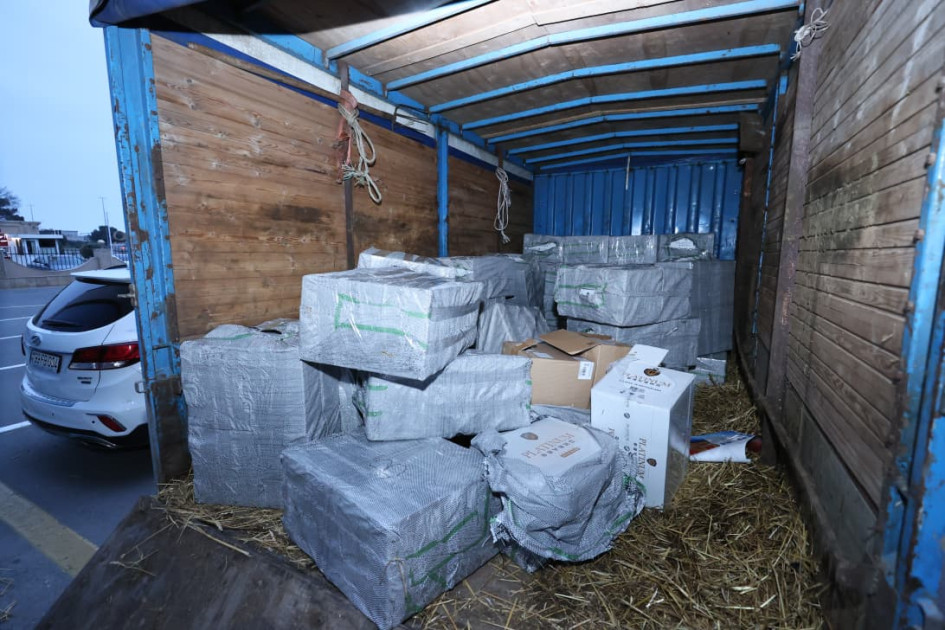 Ölkəyə qanunsuz yollarla gətirilən külli miqdarda siqaretin realizə edilməsinin qarşısı alınıb<font color=red> - FOTOLAR</font>