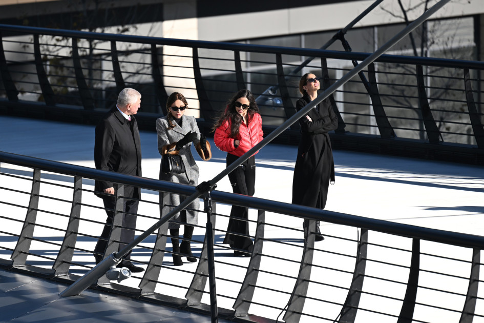 Prezident İlham Əliyev “Bakı Ağ Şəhər”də olub<font color='red'> - YENİLƏNİB</font><font color=red> - FOTOLAR</font>