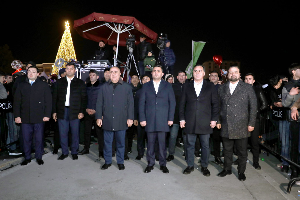 Naxçıvanda Dünya Azərbaycanlılarının Həmrəyliyi Günü və Yeni il münasibətilə möhtəşəm atəşfəşanlıq olub<font color='red'> - YENİLƏNİB</font><font color=red> - FOTOLAR</font>