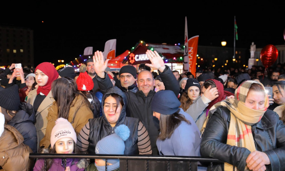 Naxçıvanda Dünya Azərbaycanlılarının Həmrəyliyi Günü və Yeni il münasibətilə möhtəşəm atəşfəşanlıq olub<font color='red'> - YENİLƏNİB</font><font color=red> - FOTOLAR</font>