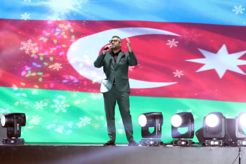 Naxçıvanda Dünya Azərbaycanlılarının Həmrəyliyi Günü və Yeni il münasibətilə möhtəşəm atəşfəşanlıq olub<font color='red'> - YENİLƏNİB</font><font color=red> - FOTOLAR</font>