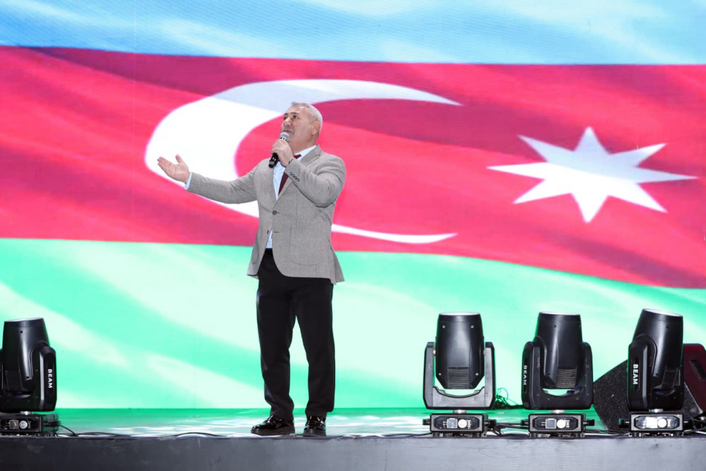 Naxçıvanda Dünya Azərbaycanlılarının Həmrəyliyi Günü və Yeni il münasibətilə möhtəşəm atəşfəşanlıq olub<font color='red'> - YENİLƏNİB</font><font color=red> - FOTOLAR</font>